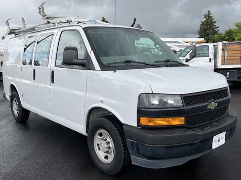 Used 2018 Chevrolet Express 2500 w/ Driver Convenience Package RWD image 3
