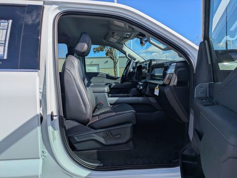 New 2026 Ford F250 Lariat w/ Chrome Package image 38