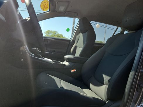 Used 2023 Toyota RAV4 LE image 17