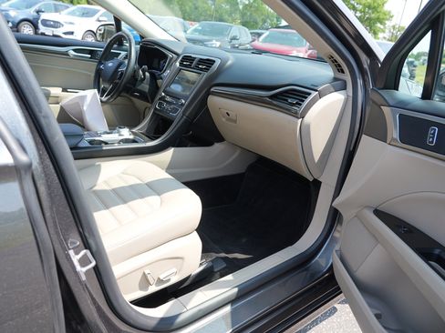 Used 2018 Ford Fusion SE w/ Fusion SE Technology Package FWD image 31