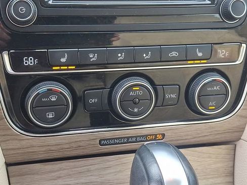 Used 2018 Volkswagen Passat 2.0T SE image 15