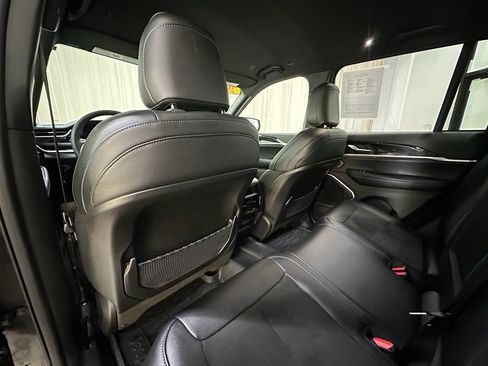 Used 2023 Jeep Grand Cherokee Trailhawk image 21