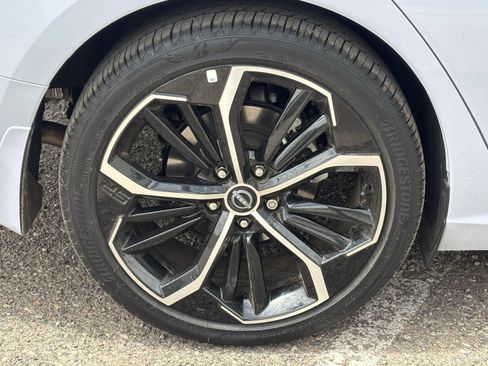 Used 2025 Nissan Altima 2.5 SR FWD image 10