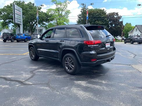 Used 2016 Jeep Grand Cherokee Laredo 75th Anniversary AWD/4WD image 5