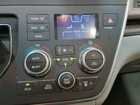 Used 2016 Toyota Sienna L image 20