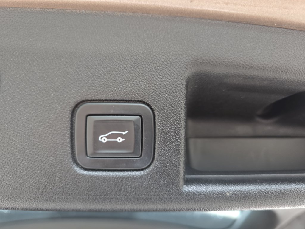 Certified 2018 Chevrolet Equinox Premier FWD image 14