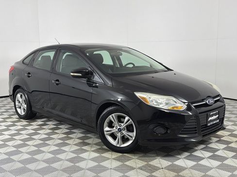 Used 2014 Ford Focus SE w/ SE Winter Package image 2
