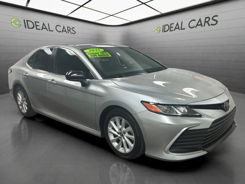 Used 2021 Toyota Camry LE w/ Carpet Mat Package (TMS) FWD image 3