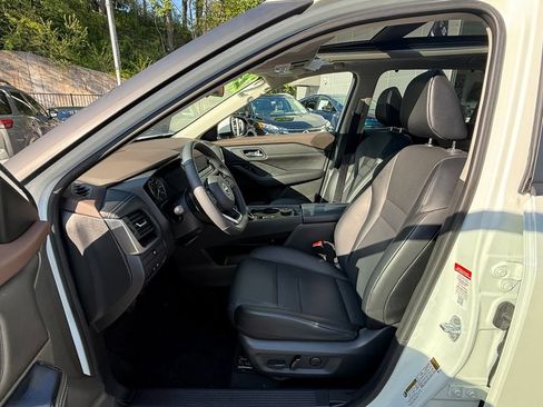 Used 2023 Nissan Rogue SV w/ SV Premium B Package AWD/4WD image 17