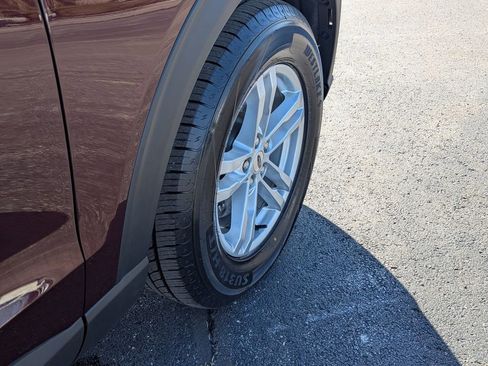 Used 2022 Ford Explorer XLT w/ Equipment Group 202A image 33