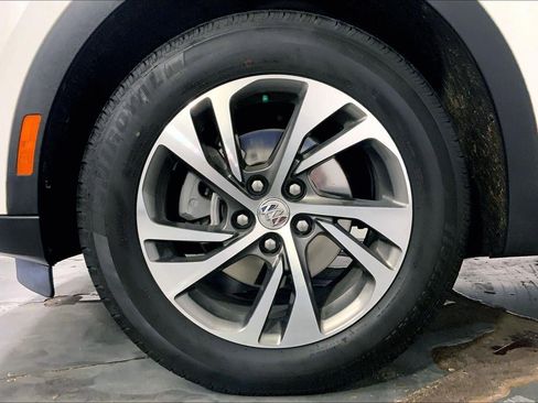 Used 2023 Buick Envision Essence image 9