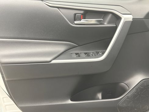 Used 2022 Toyota RAV4 SE w/ Weather & Moonroof Package AWD/4WD image 9