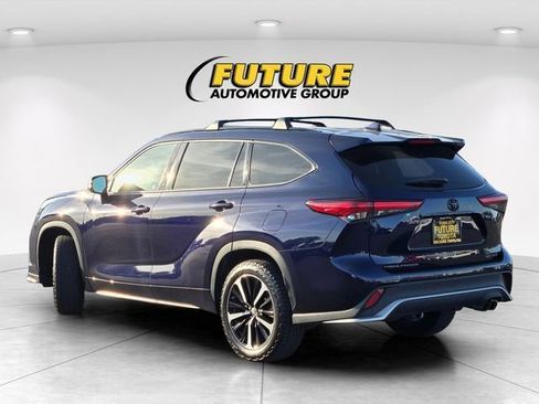 Used 2022 Toyota Highlander XSE AWD/4WD image 7
