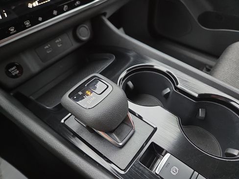 Used 2025 Nissan Rogue SV image 23