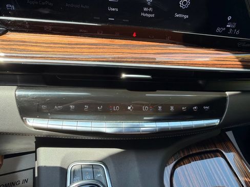 Used 2022 Cadillac Escalade Luxury AWD/4WD image 28