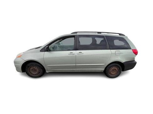 Used 2009 Toyota Sienna CE image 2
