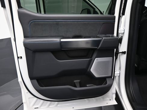 New 2026 Ford F250 Platinum w/ FX4 Off-Road Package image 8