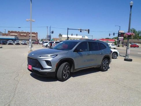 Used 2025 Buick Enclave Sport Touring AWD/4WD image 3