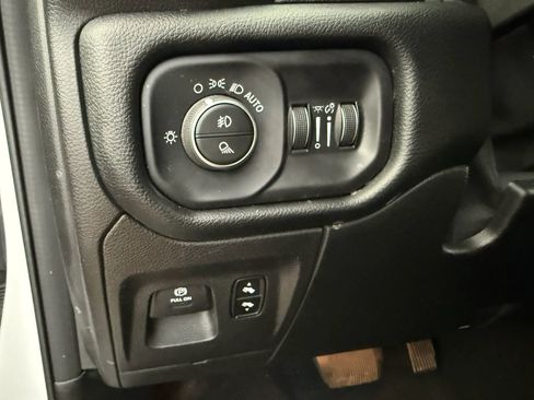 Used 2019 RAM 1500 Big Horn AWD/4WD image 37