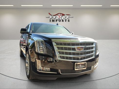 Used 2017 Cadillac Escalade ESV Premium Luxury w/ LPO, Radiant Package AWD/4WD image 7