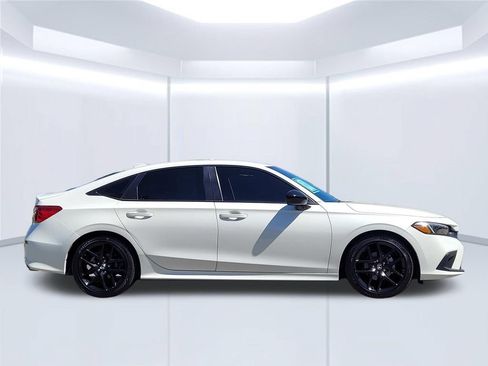 Used 2023 Honda Civic Sport image 3