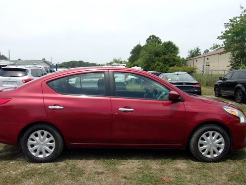 Used 2017 Nissan Versa SV FWD image 11