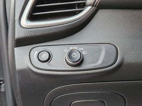 Used 2020 Chevrolet Trax LT w/ LT Convenience Package image 25