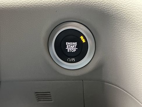 Used 2023 Chrysler Voyager LX image 20