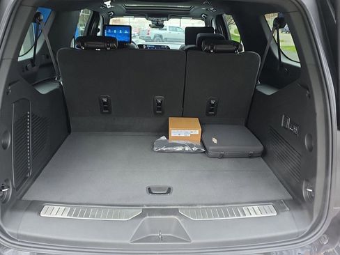 New 2025 Chevrolet Suburban Premier image 28
