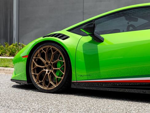 Used 2018 Lamborghini Huracan Performante AWD/4WD image 33