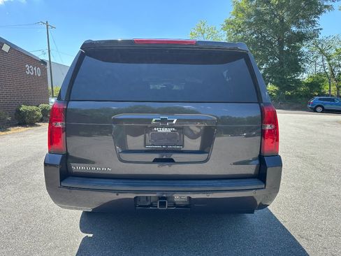 Used 2017 Chevrolet Suburban LT RWD image 5
