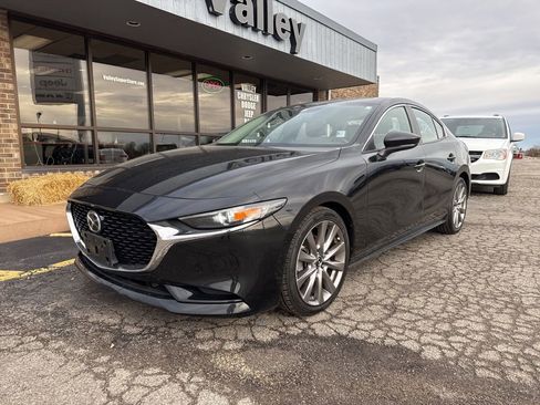 Used 2019 MAZDA MAZDA3 AWD Sedan w/ Preferred Package image 3