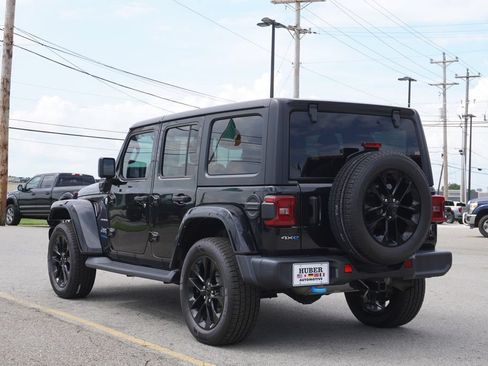 Used 2022 Jeep Wrangler Unlimited Sahara w/ Cold Weather Group AWD/4WD image 5