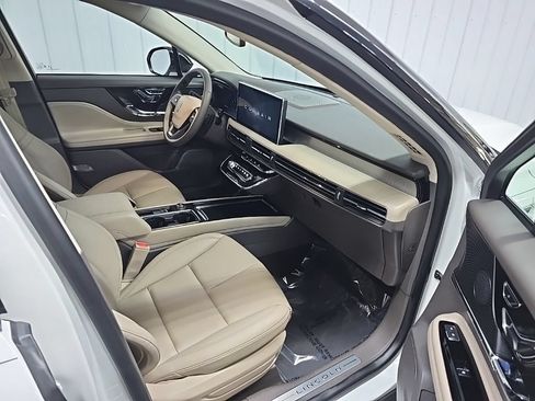 Used 2023 Lincoln Corsair AWD image 19