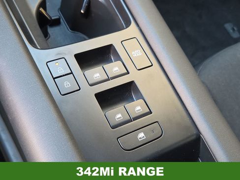 Certified 2025 Hyundai Ioniq 6 SE RWD image 29
