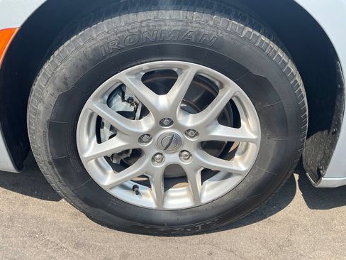 Used 2023 Chrysler Pacifica Touring-L FWD image 27
