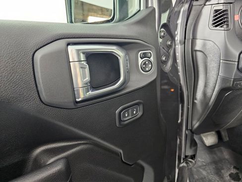 Used 2025 Jeep Gladiator Rubicon w/ Safety Group image 18