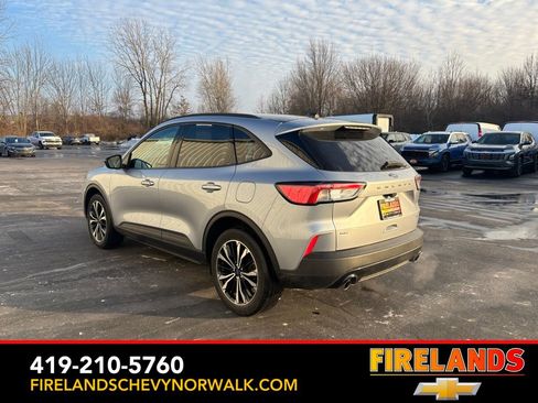 Used 2022 Ford Escape SE w/ SE Sport Appearance Package image 6