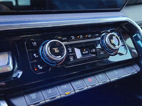 Used 2024 GMC Sierra 2500 Denali w/ Denali Reserve Package image 10