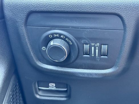 Used 2024 Jeep Grand Cherokee L Laredo AWD/4WD image 32