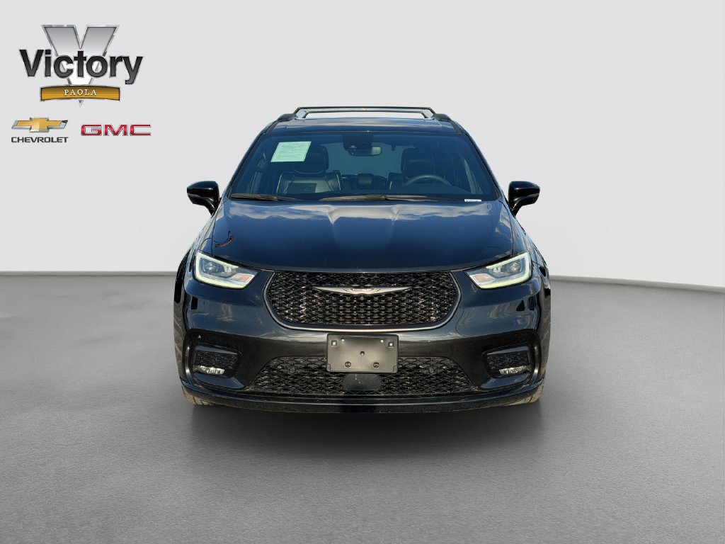 Used 2024 Chrysler Pacifica Premium FWD image 2