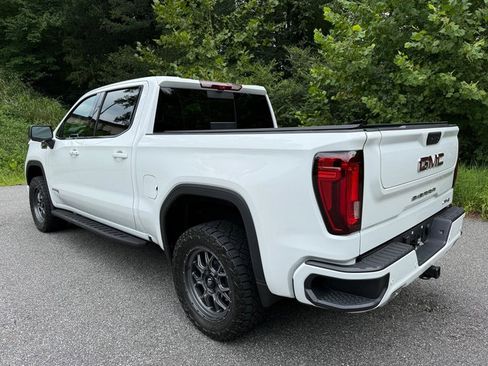 Used 2025 GMC Sierra 1500 AT4 w/ AT4 Premium Package AWD/4WD image 9
