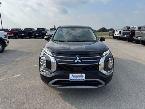 Used 2025 Mitsubishi Outlander SE FWD image 8