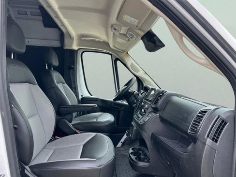 Used 2024 RAM ProMaster 2500 w/ Convenience Group FWD image 13