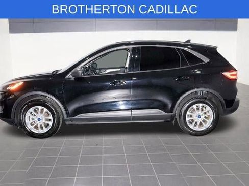 Used 2022 Ford Escape SE image 2