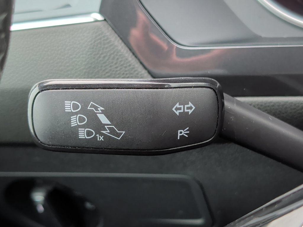 Used 2020 Volkswagen Tiguan SE AWD/4WD image 44