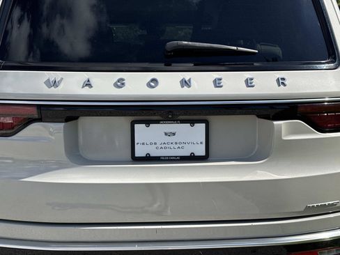 Used 2022 Jeep Wagoneer Series III w/ Rear Seat Video Group 1 RWD image 10