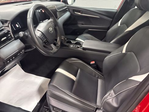 Used 2025 Toyota Camry SE FWD image 15