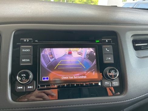 Used 2022 Honda HR-V LX image 23