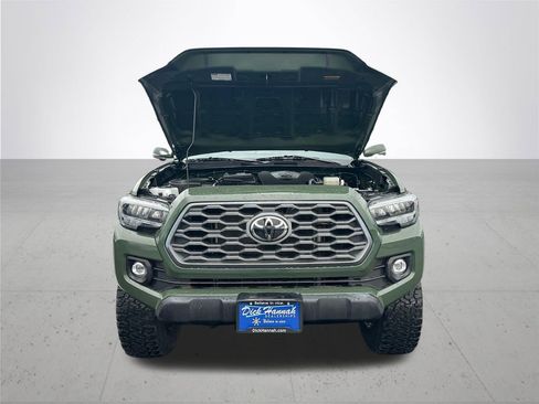 Used 2021 Toyota Tacoma TRD Off-Road w/ TRD Premium Off Road Package AWD/4WD image 4